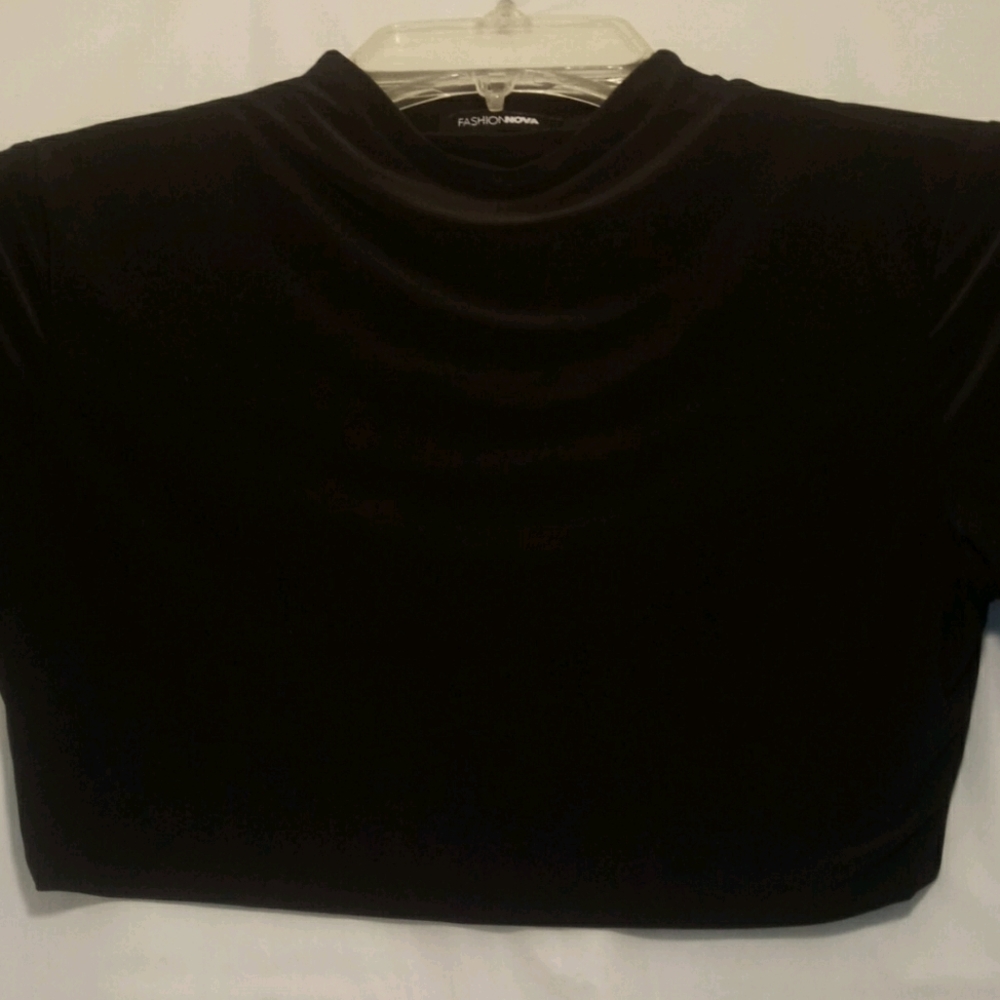 FASHION NOVA CROPPED VELVET SHORT SLEEVE TOP BLACK SIZE MEDIUM